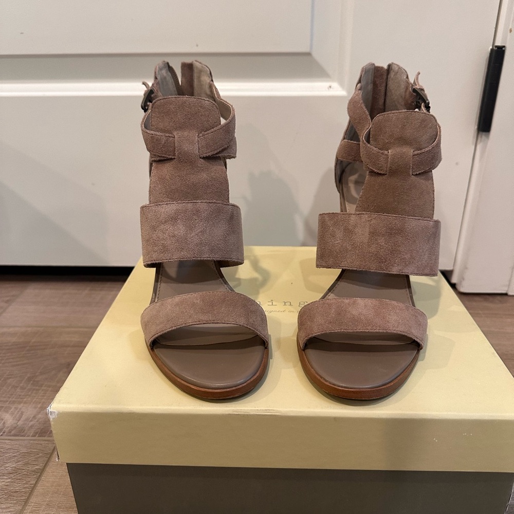 Hinge Cora Lea Taupe Suede Sandals- size 10